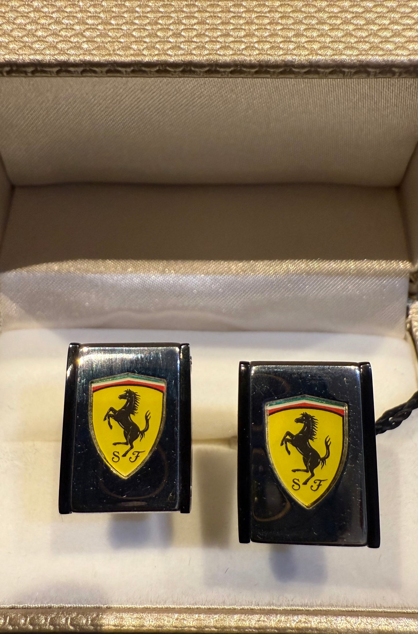 MANCHETKNOPEN FERRARI LAATSTE STUK